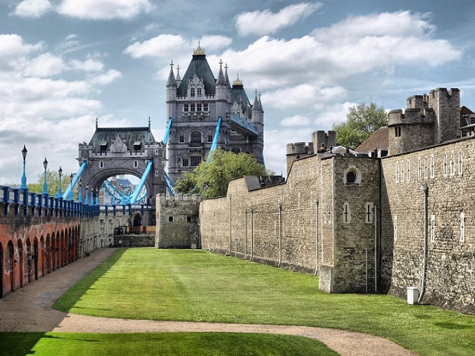 #TowerOfLondon - #London Tourist Attractions #FrizeMedia #travel