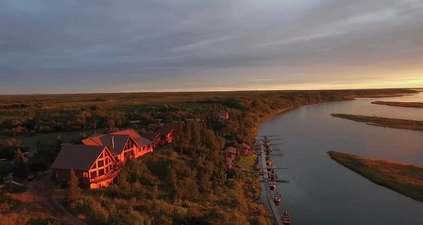 Alaska Fishing Lodge - Natures Habitat #Travel #FrizeMedia