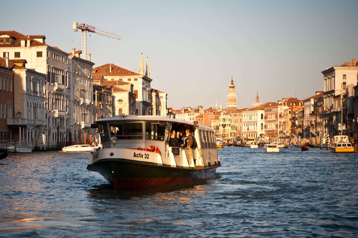 Venice Italy - Vaporetto - Water Taxi - FrizeMedia Digital Marketing Advertising Consulting